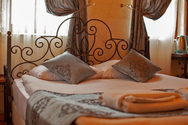 Center Cave House image 43